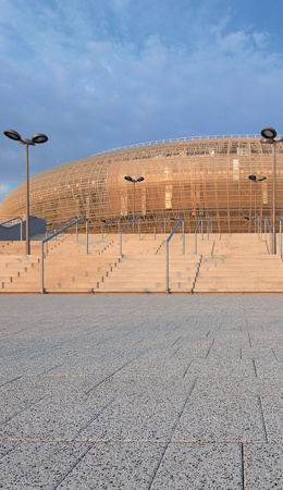 Kostka brukowa z Polbruku przed stadionem